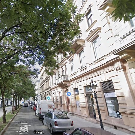 Alice Apartment - Andrassy Street บูดาเปสต์ ภายนอก รูปภาพ