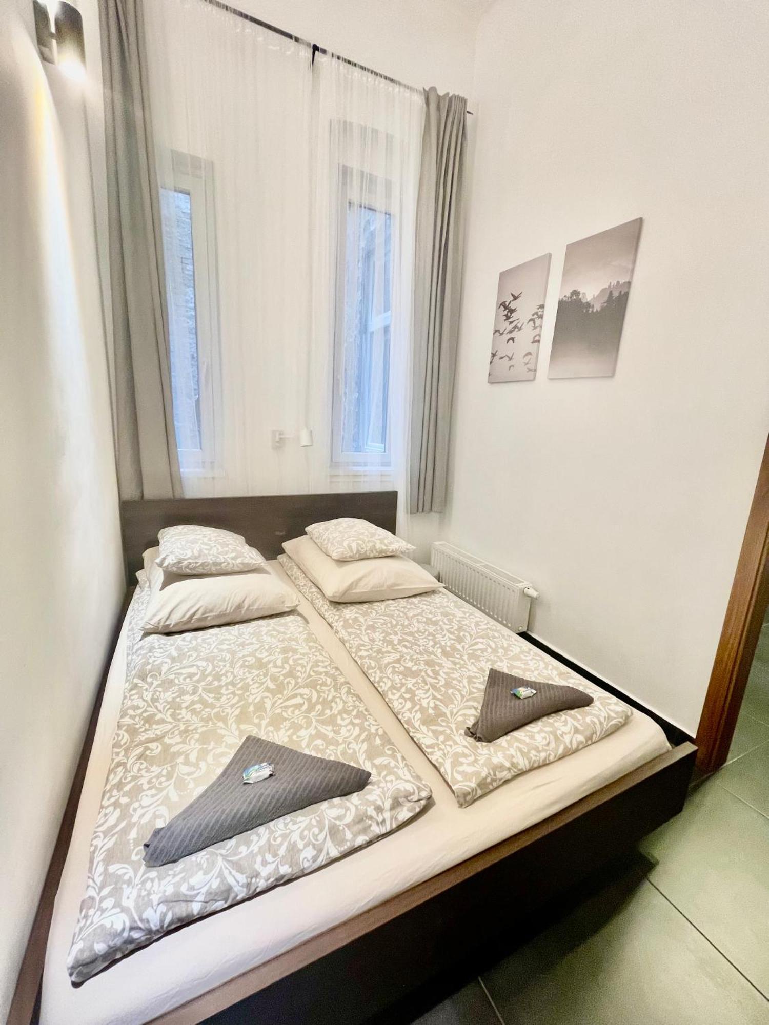 Alice Apartment - Andrassy Street บูดาเปสต์ ภายนอก รูปภาพ