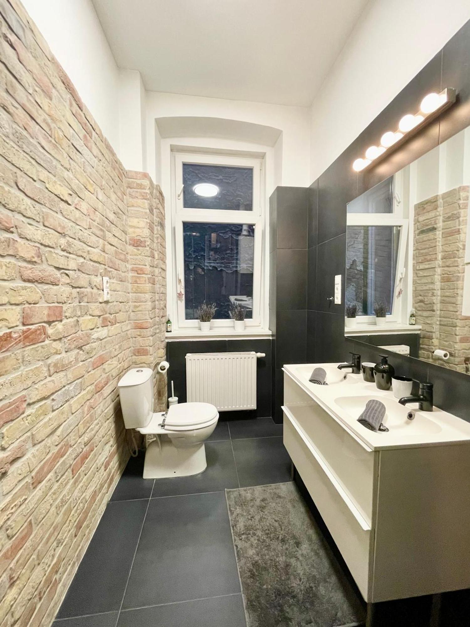 Alice Apartment - Andrassy Street บูดาเปสต์ ภายนอก รูปภาพ